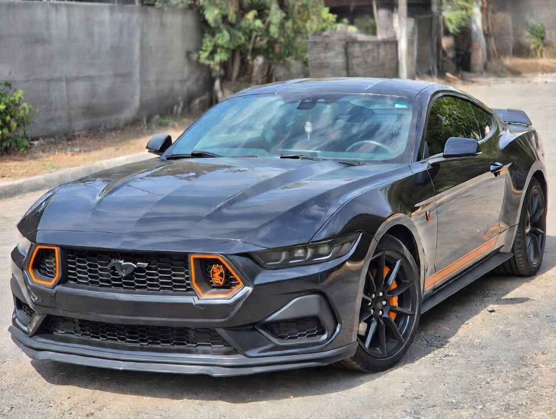 Ford Mustang Dark Horse 2026 – American track muscle coupe with orange accents under $150k