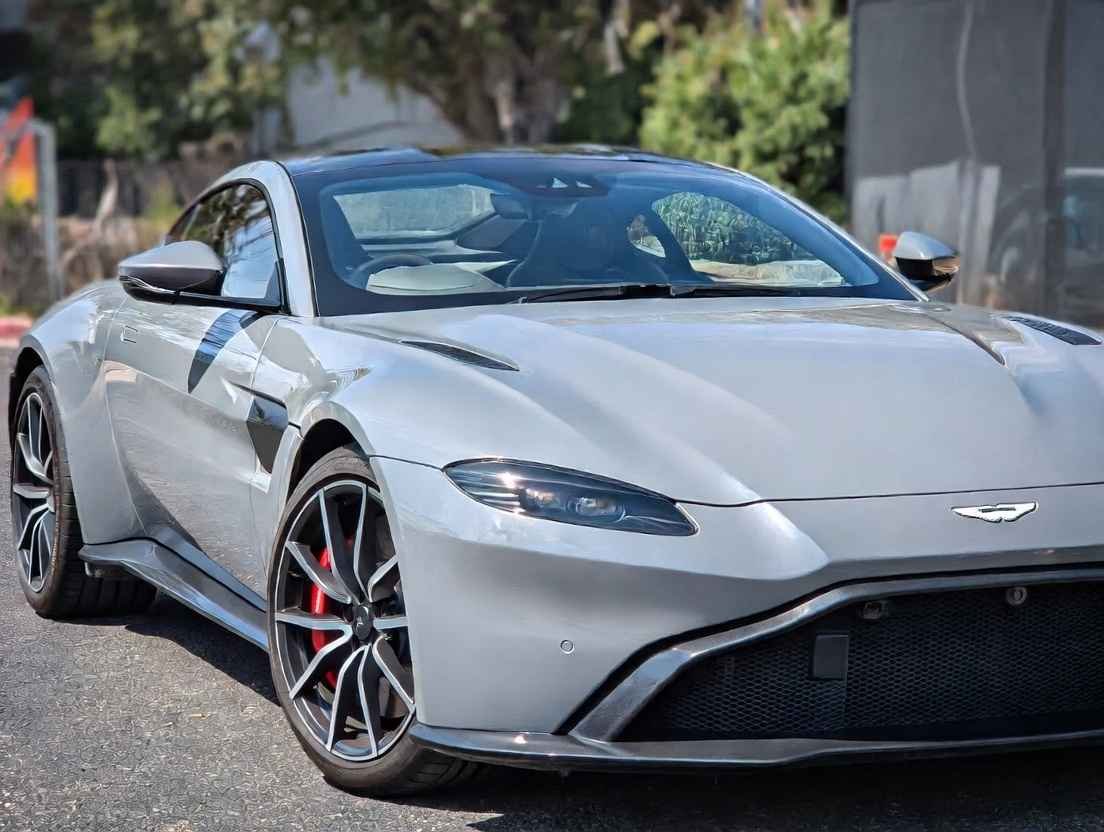 Aston Martin Vantage 2026 – Luxury sports car performance & design USA